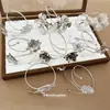 Pulseira de braço de metal com folhas e flores estilo europeu e americano exagerado, moderna e versátil, luxo leve com um toque de alta qualidade