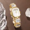 Relógio quadrado pequeno com pedras preciosas grandes, esmeralda colorida, relógio pulseira de moda de luxo leve de nicho, relógio de quartzo para mulheres