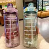 Botella de agua deportiva elegante de gran capacidad para entusiastas del fitness con pajita, vaso de plástico portátil resistente a altas temperaturas
