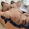 Conjunto de lençol de algodão lavado com bolinhas rosa estilo Hepburn, conjunto de quatro peças, conjunto de capa de edredom com renda, conjunto de cama de três peças