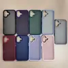 Para iPhone16 PRO Agujero Grande Escudo Dorado Galvanizado Piel de Lente Superficie Mate Marco de Color Funda de Teléfono 2 en 1