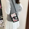El Bolso Cuadrado Pequeño con Estampado Retro de Moda Francesa de Este Año Tiene un Tacto Refinado y Es un Bolso Pequeño de Hombro Cruzado