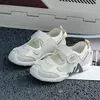 Sapatos Infantis Sandálias Esportivas Infantis 2026 Novo Verão Meninas Crianças Médias e Grandes Malha Respirável Sapatos de Malha Super Bonitos