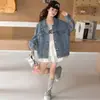 Jaqueta Jeans Outono para Meninas Médias e Grandes Roupas Infantis Crianças 2026 Meninas Gola com Pedraria Casual Jeans Jaqueta Estilosa Tendência