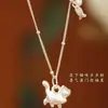 Colar de Gato Tsundere para Mulheres, Luxo Leve, Corrente de Clavícula de Gato Tridimensional Fosca de Alta Qualidade, Pingente de Desenho Animado Versátil Criativo da Moda