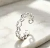 Anillo de corazón de línea hueca de venta caliente transfronteriza para mujer, anillo de moda de lujo ligero, personalidad, anillo abierto, versátil para el dedo índice del viajero