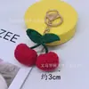 Lindo Colgante de Cereza de Lana Tejida a Mano DIY Llavero de Cereza Lindo Corazón Femenino Colgante de Coche