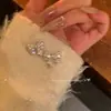 Pendientes de Aro de Plata 925 con Aguja y Diamante Brillante en Forma de Lazo para Mujer, Diseño de Lujo Accesible, Pendientes de Gama Alta, Nuevos Pendientes Estilo Caliente 2025