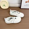 Zapatillas de Entrenamiento Versátiles de Velcro Alemanas para Mujer 2026 Nuevas de Verano Finas Transpirables Zapatillas Blancas Planas Boca Baja Zapatos Individuales