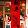 Decoración de Año Nuevo 2026 Banderín Rojo con Caligrafía Tela Colgante Día de Año Nuevo Evento en Centro Comercial Montaje de Atmósfera Festiva Tela de Fondo