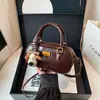 Bolsa Térmica Versátil para Mulheres 2025 Nova Outono/Inverno Moda Retrô Bolsa Almofada de Mão Bolsa Transversal de Nicho para o Dia a Dia