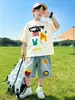 Conjunto de Outono para Meninos 2026 Novo Estampa de Desenho Animado Manga Longa Jeans Conjunto de Duas Peças Moderno Casual para Crianças Mais Velhas Outono