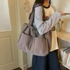 Bolso de hombro simple de gran capacidad para niñas, nuevo bolso tote plisado de moda casual, bolso de mano de nicho moderno para el día a día
