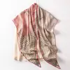 Bufanda de Seda y Lana Estilo Nuevo, Versátil y Elegante, Bufanda Triangular Rayada Enrollada a Mano, Bufanda Decorativa para el Cuello para Mujer, Sensación de Alta Gama