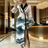 Vestido Novo Temu Amazon Transfronteiriço com Toque de Luxo, Decote V, Emagrecedor, Estampa Elegante, Fenda, Vestido de Verão Sexy para Mulheres