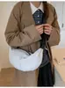 Nova Bolsa Casual Versátil de Nylon Estilosa para Mulheres, Bolsa de Bolinho Nicho Ins, Bolsa de Ombro Transversal Grande Capacidade da Moda