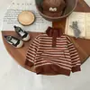Camiseta Base de Cuello Alto Rayada Elegante para Niños de Primavera y Otoño, Top Casual Estilo Coreano para Bebés Niños, Sudadera Holgada para Bebés y Niños Pequeños