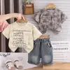 Conjunto de Roupa de Verão para Meninos 2026 Novo Tendência Shorts Jeans de Manga Curta Conjunto de Duas Peças para Bebês Atacado