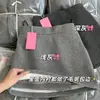 Altamente recomendado para uso pessoal - um item essencial! Esta saia A-line de mistura de lã cinza é perfeita para a primavera e o outono, oferecendo um caimento elegante e prevenindo qualquer imprevisto no guarda-roupa.
