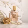 Fornecimento de Garrafa de Perfume Nova 50ml Garrafa de Perfume Vazia Transparente Garrafa de Vidro Quadrada Plana Garrafa com Dispenser de Pressão Garrafa Borrifadora de Baioneta