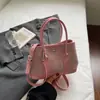 Bolsa Saco Fashionável de Aparência Sofisticada em Cores Contrastantes 2025 Nova Outono Estilo Coreano Bolsa de Ombro Simples e Requintada Bolsa de Mão Transversal