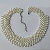 Una variedad de collares de perlas de cuentas de burbujas onduladas tejidas a mano, collares de perlas, cuellos falsos hechos a mano, joyería para la clavícula