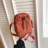 Simples e Ultraleve Nylon 2026 Outono Novo Leve Portátil Exterior Casual Versátil Moderno Ombro Único Transversal Bolsa para Garrafa de Água
