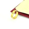 Anel de Cartão V-Gold Moda Anéis de Casal de Aço Titânio Anel de Cartão Sem Diamantes Três Diamantes Estilo Europeu e Americano Personalizado Venda Direta de Fábrica