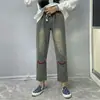 Jeans Masculino de Verão 2025 Tendência Estilo Hong Kong Bordado Personalizado Hip-Hop Ins Moda High Street Tendência Cool Calça Longa