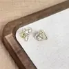Hermosos pendientes de perla dulce para mujer, exquisitos pendientes huecos de circonita súper brillantes, ligeros, de lujo, de plata de nicho, joyería para las orejas con aguja