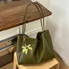 Bolsa feminina de alta qualidade transfronteiriça, novo modelo de verão 2026, bolsa tote vintage espaçosa e elegante para o dia a dia
