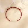 Pulseira de Fio Vermelho Trançada à Mão com Fragmentos de Prata, Design de Nicho Feminino, Estilo Requintado e Delicado, Pulseira Simples para o Ano de Nascimento