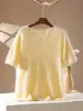 Blusa feminina de tricô macio texturizado, manga curta, com escovagem, corte justo, top interno liso de cor sólida