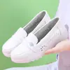 Sapatos de enfermeira sola macia respiráveis sapatos brancos femininos outono Novo couro genuíno sola grossa sapatos femininos sola plana atacado lote misto entrega em uma peça
