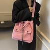 2024 Nuevo Bolso de Cubo Portátil Sentido Avanzado Bolso de Hombro de Pana Bolso General para Estudiantes Universitarios Bolso Cruzado Combinable