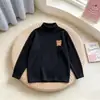 Camiseta Base Essencial para Uniforme Escolar de Crianças Médias e Grandes com Gola Meia-Alta Camisa para Meninos e Meninas Roupa Íntima Quente de Gola Meia-Alta Infantil Peça Única De Rong para Crianças Outono e Inverno
