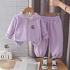 Conjunto de sudadera con capucha estilo dulce para niños, que incluye un cárdigan con cremallera bordado con una estrella, combinado con pantalones jogger a juego, un conjunto de dos piezas