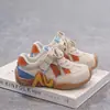 Zapatos para Niños Primavera y Otoño 2026 Modelo Nuevo Zapatos Deportivos Antideslizantes para Niños Niños Grandes Correr Suela Blanda Zapatos de Papá Zapatos de Moda para Niños