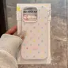 Bordas macias em cores de doce com bolinhas coloridas são doces e adequadas para a capa do telefone Apple 17ProMax 18