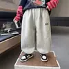 Pantalones Deportivos para Niños Primavera y Otoño Nuevos Pantalones Largos Casuales para Niños Pequeños y Medianos Joggers Elegantes Versátiles Pantalones de Chándal para Bebé Niño