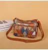 Bolso cruzado para mujer de nueva importación para madres de mediana edad, bolso de hombro acolchado con estampado de gran capacidad para el trabajo y los desplazamientos, bolso cruzado vintage