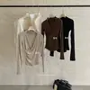 Y.JIA Yijia 2026 Outono Estilo Coreano Design Puro e Sensual Blusa de Manga Longa com Gola Halter em V e Cintura Marcada com Franzido 5101