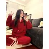 Pijama Coreano Rojo de Medio Terciopelo para Mujer, Nuevo Modelo de Invierno, Talla Grande, Engrosado, Cárdigan Cálido, Conjunto para Casa, Se Puede Usar Afuera
