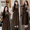 Conjunto de Maternidad Otoño Invierno Overol Color Café Oscuro + Suéter de Cuello Alto Flockado Estilo Coreano Plisado Cubre Vientre Holgado Dos Piezas Adelgazantes
