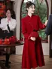 2026 Novo Vestido de Noiva de Outono Novo Vermelho Estilo Chinês para Noivado com Gola Alta, Corte Justo, Adequado para Uso Diário, Vestido Terno de Casamento