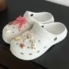 Novos Sapatos com Furos Verão Praia Frescos Flores para Sapato DIY Uso Externo Sola Grossa Modernos Antiderrapantes Respiráveis Secagem Rápida Sandálias que Aumentam a Altura