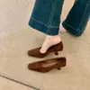 Tacones Altos Cuadrados Estilo Noche Color Vino Tinto Planos para Mujer 2026 Otoño/Invierno Nuevo Estilo Temperamento Zapatos de Trabajo para el Día a Día
