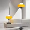 Lámpara de pie para sala de estar, lámpara alta tipo hongo para dormitorio, lámpara vintage Bauhaus tipo tarta de huevo, lámpara de mesa de vidrio retro ins, famosa en internet