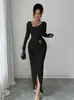 Comercio Exterior Transfronterizo Ropa Europea y Americana para Mujer Moda Otoño e Invierno 2026 Vestido de Punto Ajustado al Cuerpo con Abertura, Cuello Cuadrado, Manga Larga