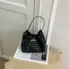 Essenciais de Escritório Super Quentes Bolsa Pequena de Mão Feminina 2026 Nova de Verão High-End para o Trabalho Ombro Único Transversal Bolsa Saco